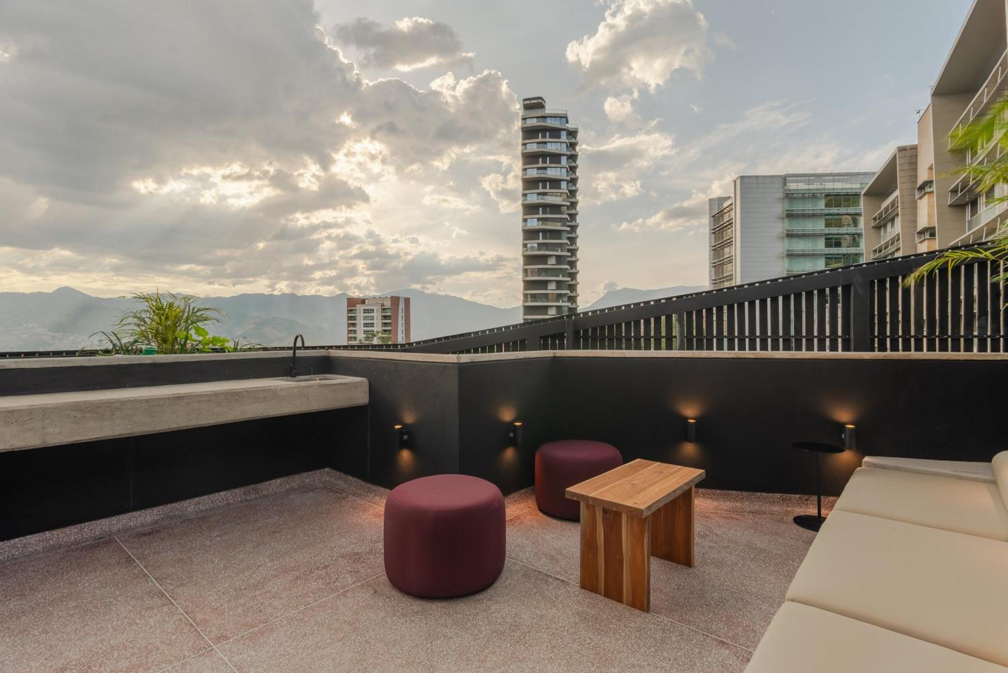 Apartment Patito Feo - Poblado Medellin Luaran gambar